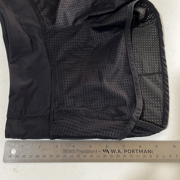 Lululemon athletica running shorts black mesh size 4 ca35801 RN 106259 - Picture 9 of 9
